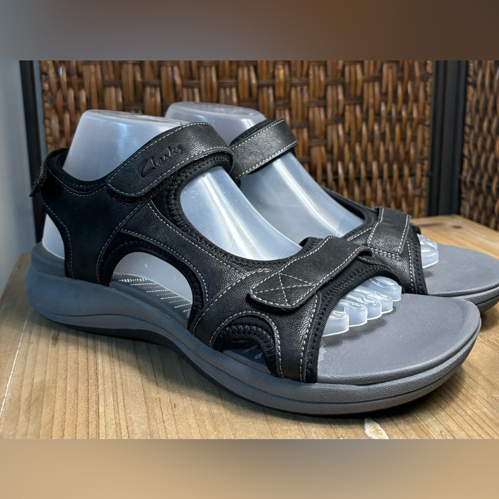 NWT Clarks Cloudsteppers Sport Sandals Navy - Mira
Bay Size 11